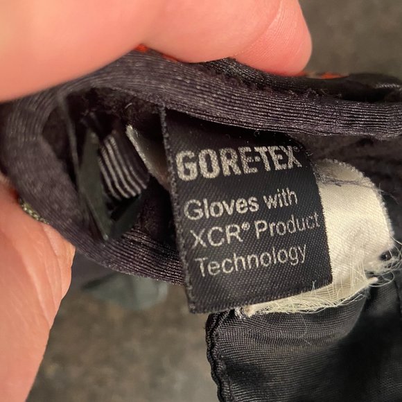 Burton [AK] Gore-Tex Pipe Gloves - Medium - Picture 8 of 9